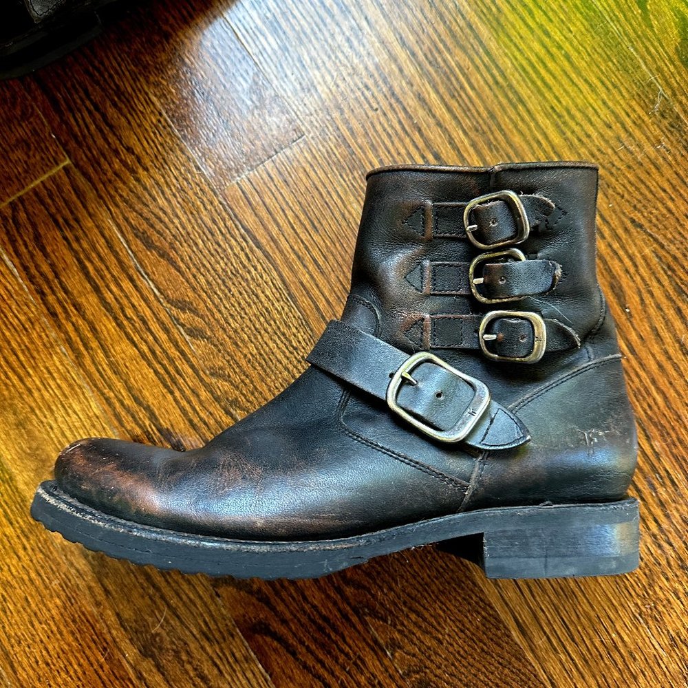 Frye Veronica Belted Buckle Shortie Moto Boot in Distressed Black/Brown